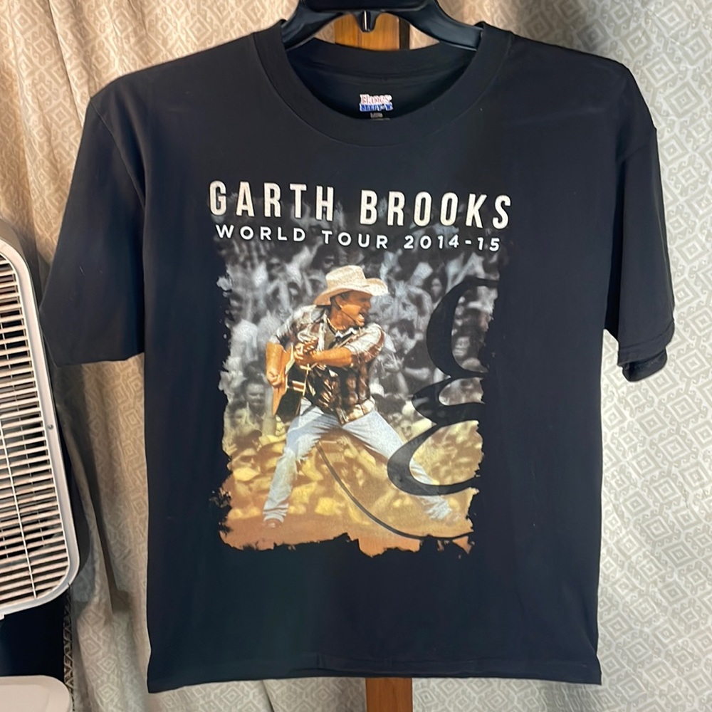 Garth Brooks World Tour Concert tee 2014-2015